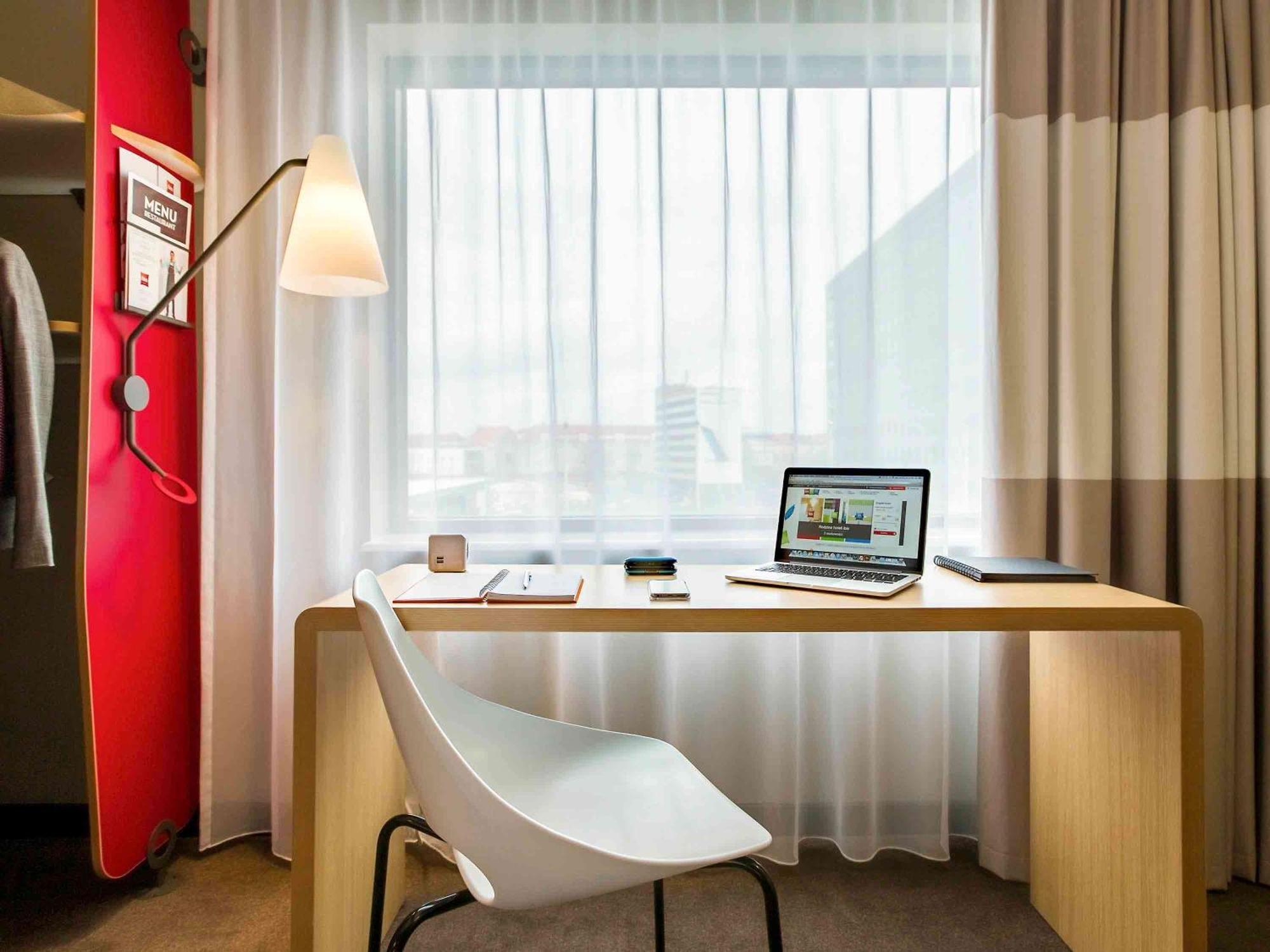 Ibis Wroclaw Centrum Exterior photo